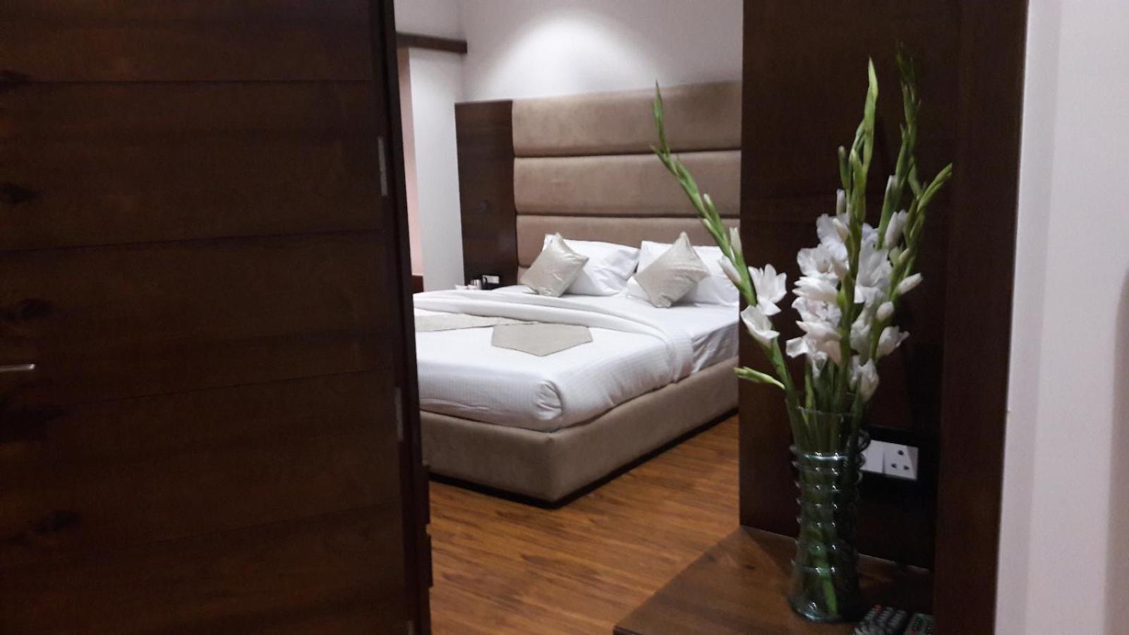 Hotel Samdareeya Pvt Ltd Jabalpur Buitenkant foto
